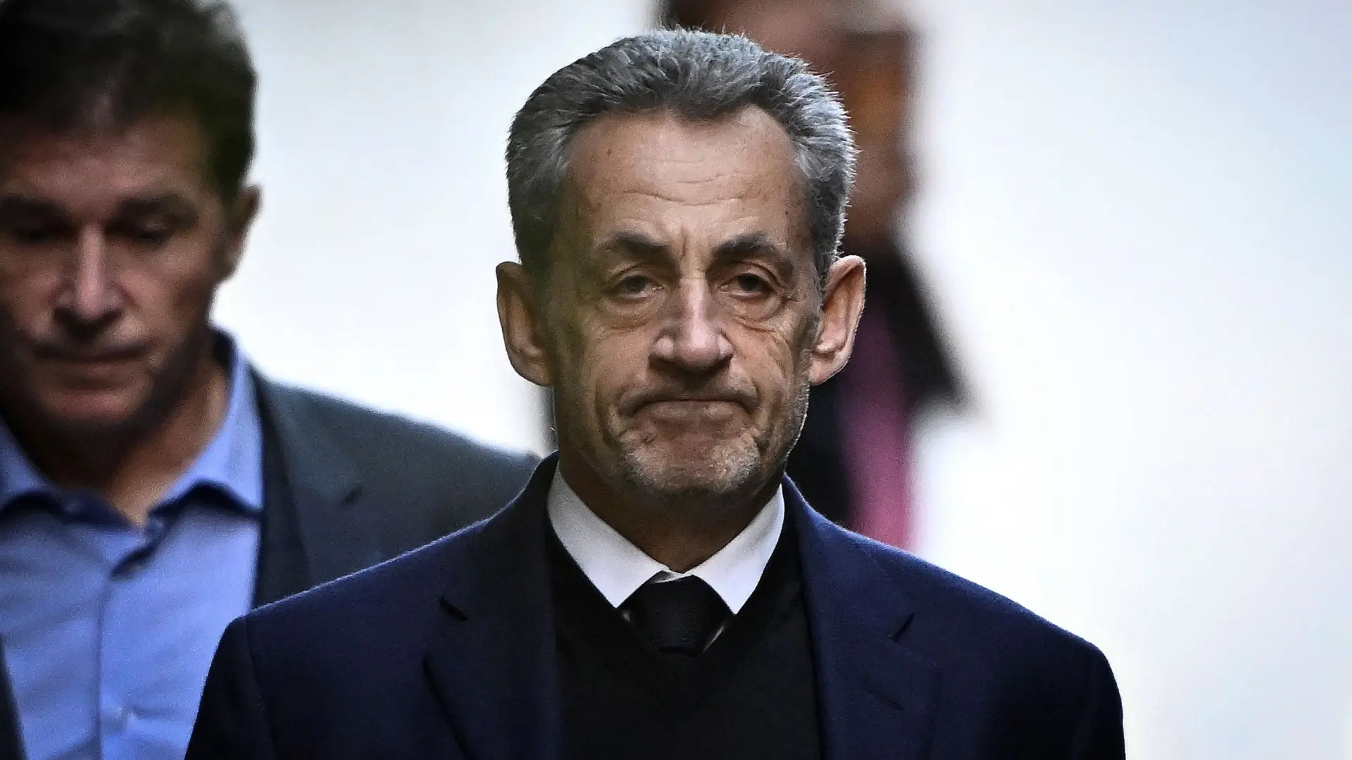 Los privilegios de Sarkozy en la cárcel: protegido por agentes, televisión y teléfono en la celda, zona para hacer deporte…
