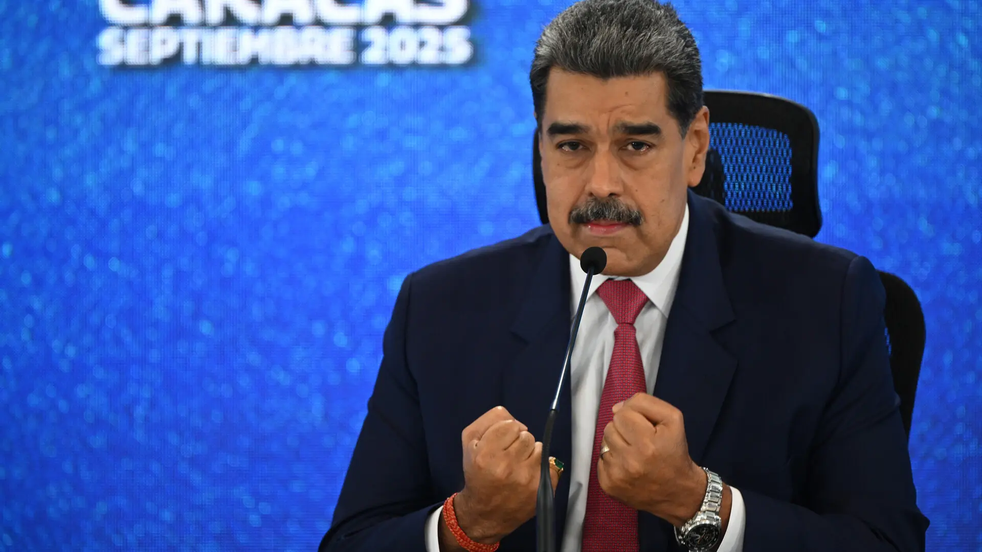 Maduro ordena a los venezolanos iniciar una «huelga general» en caso de ataque de EEUU