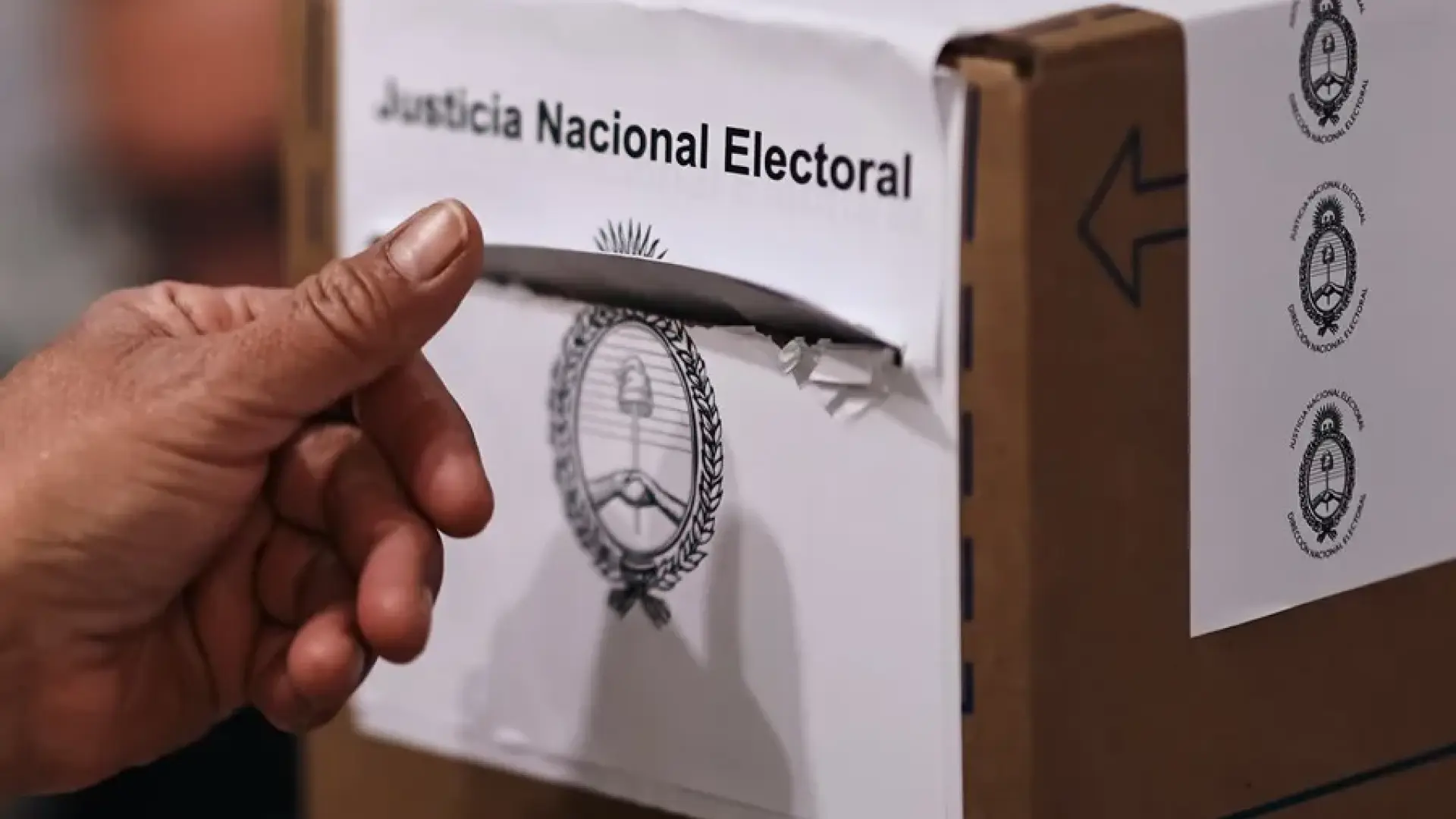 Voto obligatorio, una sola papeleta, electores menores de edad… así serán este domingo las elecciones de mitad de mandato en Argentina Voto obligatorio, una sola papeleta, electores menores de edad… así serán este domingo las elecciones de mitad de mandato en Argentina