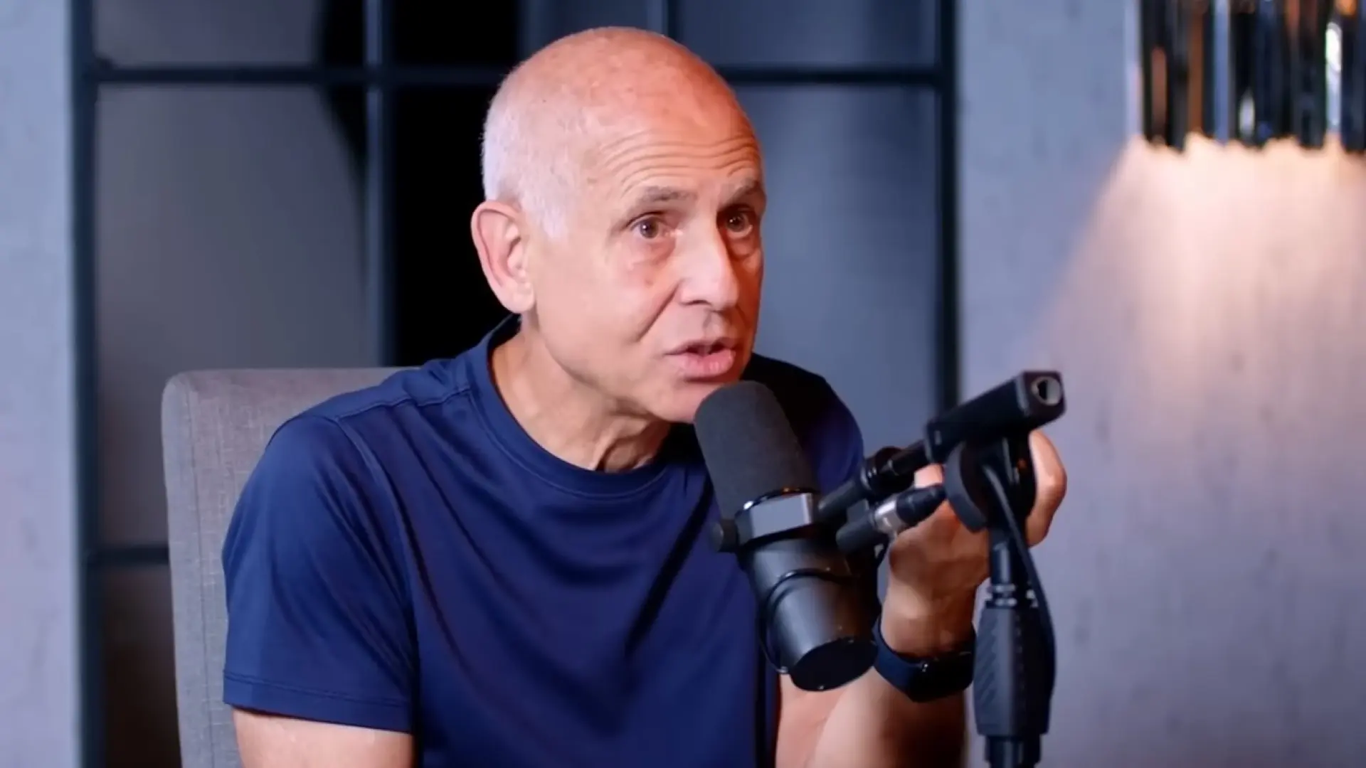 Daniel Amen, psiquiatra, da las cinco preguntas para frenar los pensamientos negativos: «Necesitas repetir el proceso una y otra vez» Daniel Amen, psiquiatra, da las cinco preguntas para frenar los pensamientos negativos: «Necesitas repetir el proceso una y otra vez»