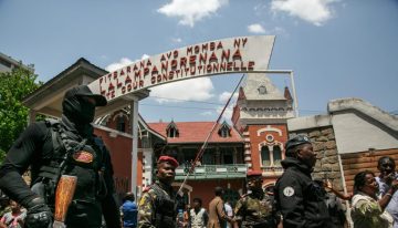 Madagascar revoca la nacionalidad al presidente depuesto Andry Rajoelina