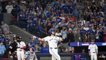 Azulejos de Toronto vencen a los Dódgers de Los Ángeles 11 – 4 en primer juego de la Serie Mundial