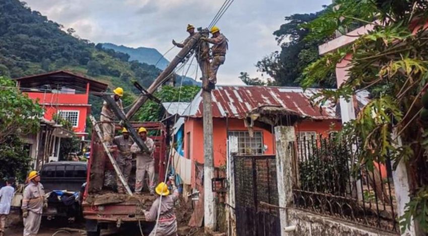 CFE reporta restablecimiento de electricidad al 100% en estados afectados por lluvias
