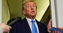 Trump anuncia un aumento del 10% de los aranceles a Canadá Trump anuncia un aumento del 10% de los aranceles a Canadá
