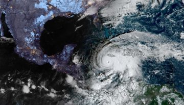 El huracán Melissa avanza a Jamaica con vientos destructivos de hasta 270 kilómetros por hora