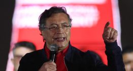 Petro denuncia «humillación» de EU por impedir a su avión reabastecer combustible Petro denuncia «humillación» de EU por impedir a su avión reabastecer combustible