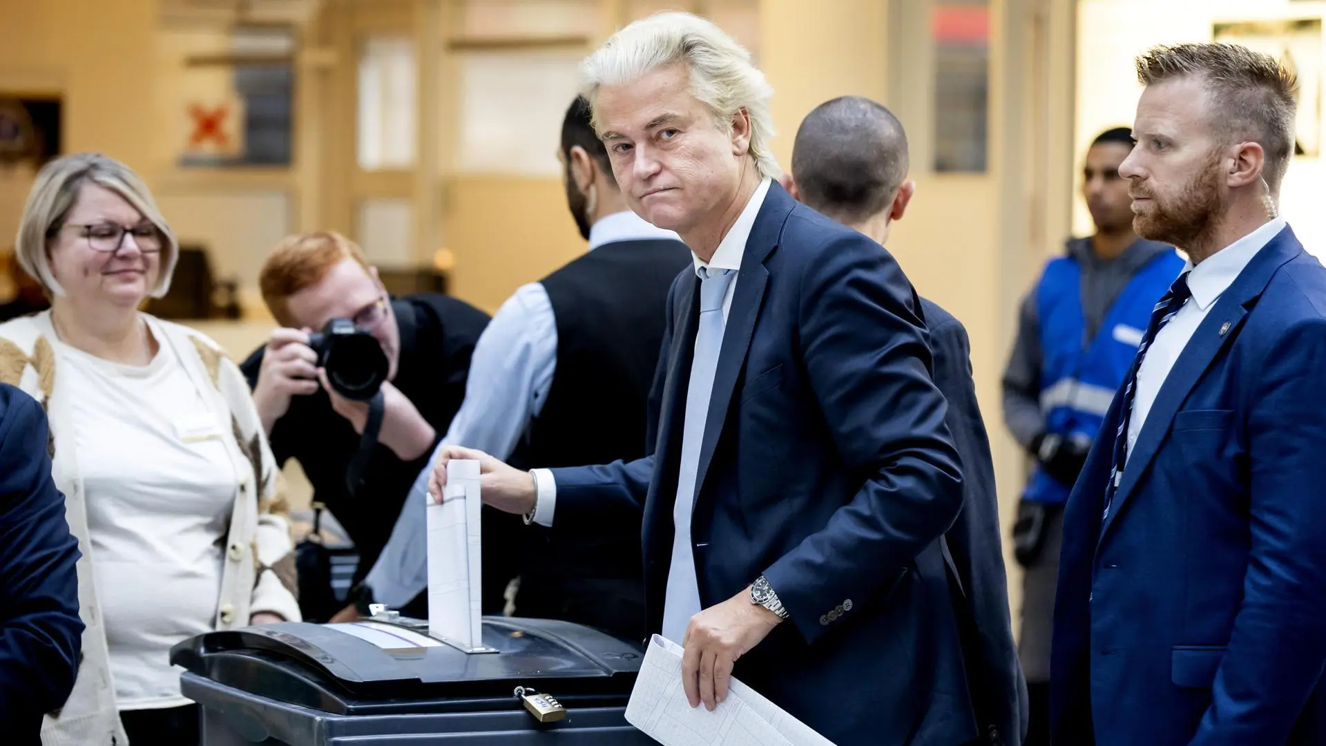 Los liberales baten a la ultraderecha de Wilders por sorpresa y se imponen en las elecciones en Países Bajos, según sondeos Los liberales baten a la ultraderecha de Wilders por sorpresa y se imponen en las elecciones en Países Bajos, según sondeos