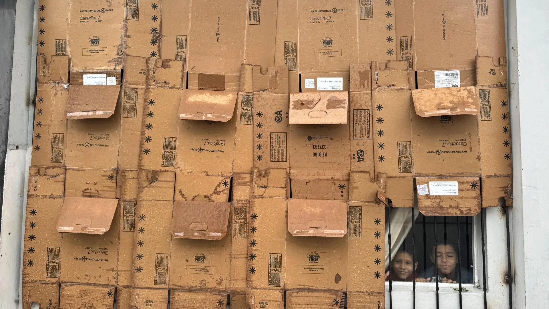 Héctor, afectado por el huracán Melissa, relata su noche de terror en Santiago de Cuba: «Los vientos son muy fuertes»