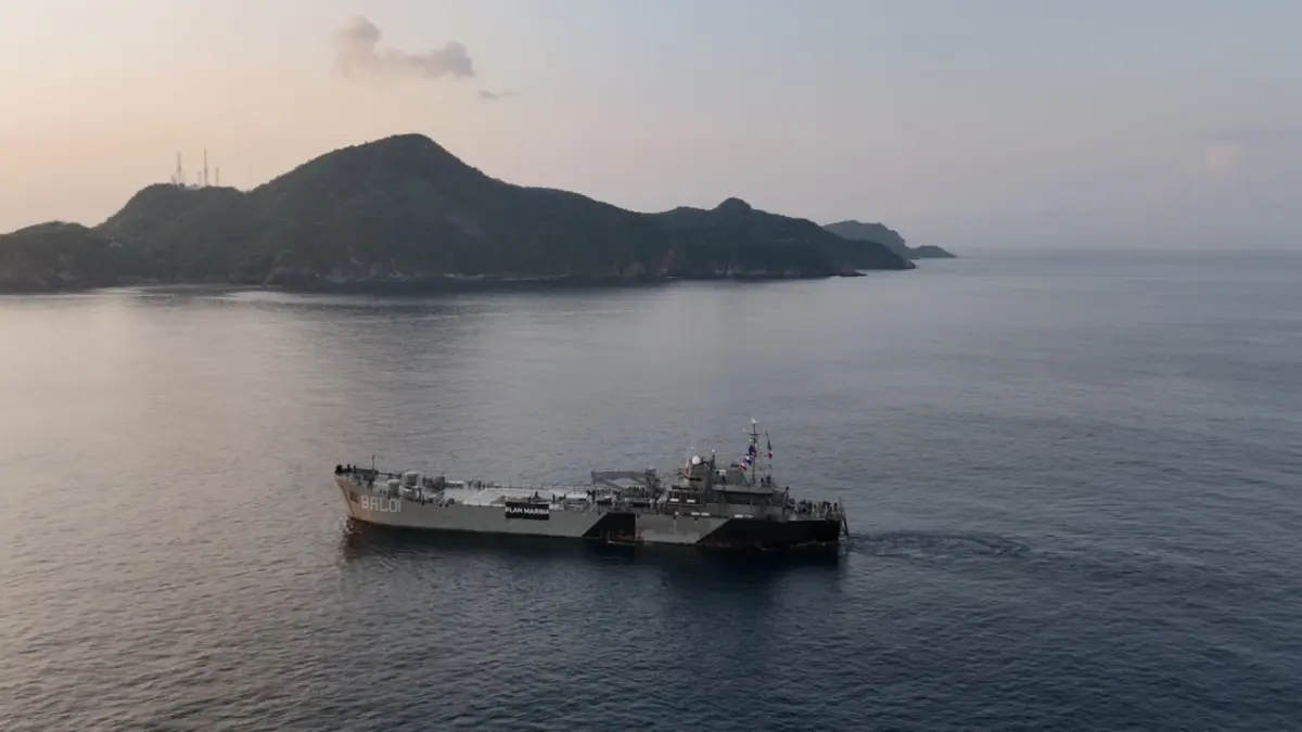 Marina de México rescata a 28 adolescentes de embarcación en el Pacífico