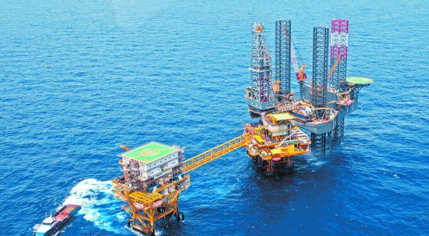 Exportación de crudo de Pemex toca mínimo de 25 años en julio-septiembre