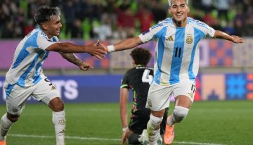 Argentina, a octavos del Mundial Sub 20: dio otra muestra de su poderío ofensivo y, pese al blooper de su arquero, goleó a Australia