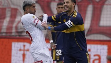 El caliente cruce entre Paredes y el hijo de Chiqui Tapia: forcejeo, amarilla para los dos y roja en la siguiente jugada