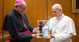 Arzobispo de Caracas obsequió estatuas de José Gregorio Hernández y Carmen Rendiles al papa León XIV (FOTOS)