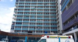 VIDEO: valiente venezolano con su mamá hospitalizada superó el miedo para denunciar verdades