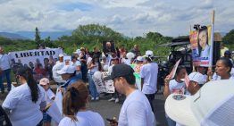 Familiares de colombianos detenidos en Venezuela protestan en el puente Simón Bolívar