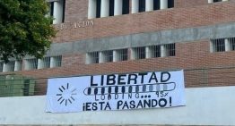 «Está pasando»: las pancartas que aparecieron este #13Oct en las universidades de Venezuela (FOTOS)