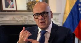 Jorge Rodríguez dijo que hay un plan de «falsa bandera» contra la embajada de EEUU en Caracas