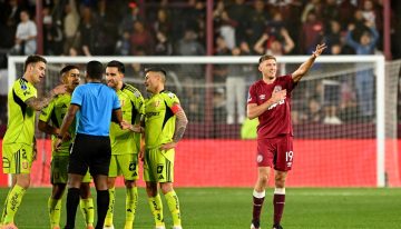 Lanús da la cara por el fútbol argentino y jugará la final de la Copa Sudamericana contra Mineiro tras vencer a la U. de Chile con un gol polémico