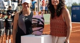 Solana Sierra volvió a gritar campeona en Mallorca con triple premio: Gabriela Sabatini le entregó el trofeo y termina 2025 como Top 100