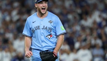 Cómo Trey Yesavage dejó a los Blue Jays a una victoria de ganar la Serie Mundial 2025: de estudiante a tiempo parcial a héroe récord de Toronto