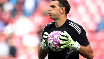 Aston Villa con Emiliano Dibu Martínez vs Burnley, por la Premier League: minuto a minuto, en directo