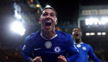 Enzo Fernández volvió a ser vital para el Chelsea, que le ganó sobre la hora al Liverpool de Mac Allister por un gol de una joya brasileña