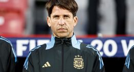 Diego Placente y sus cuadernos: el regalo con el que sorprendió a los jugadores de la Selección Sub 20 que juegan la semi del Mundial contra Colombia