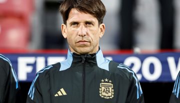 Diego Placente y sus cuadernos: el regalo con el que sorprendió a los jugadores de la Selección Sub 20 que juegan la semi del Mundial contra Colombia