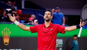 Novak Djokovic no se rinde y a los 38 años sigue haciendo historia en el Masters 1000 de Shangái: pasó a Bergs y en semis va contra un tapado