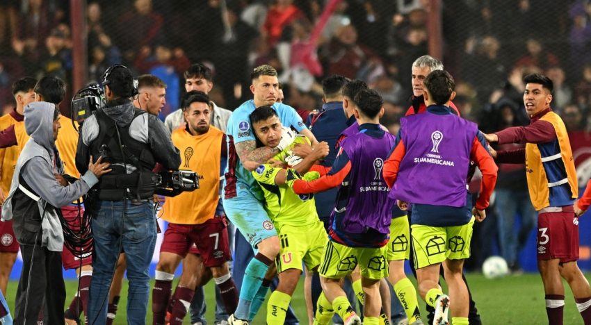 Final caliente en La Fortaleza: empujones, golpes y amenazas entre los jugadores de Lanús y U de Chile tras un cierre con arbitraje polémico