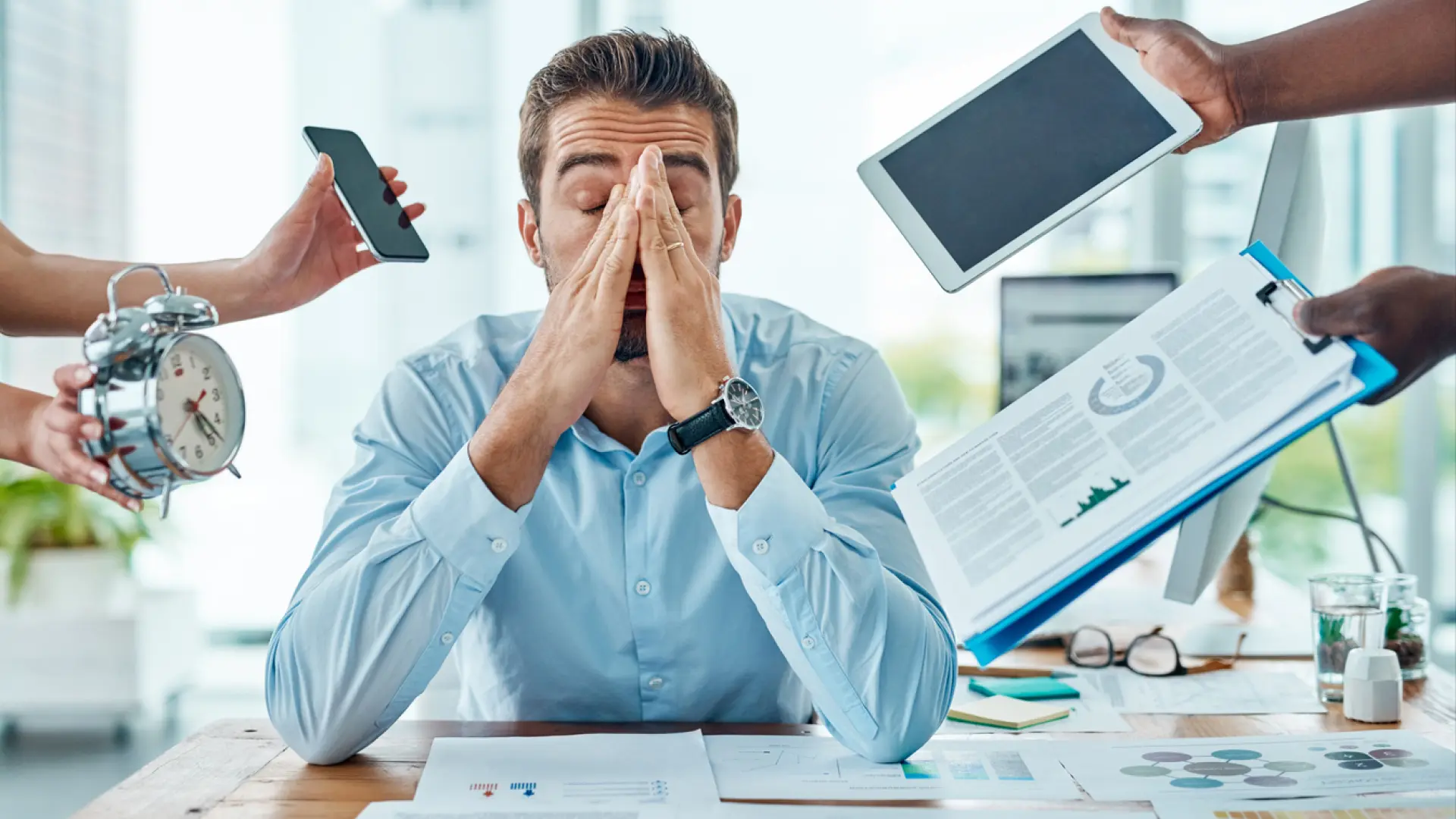 Por qué sigues quemado en el trabajo tras las vacaciones: los motivos por los que el síndrome 'burnout' sigue apoderándose de ti