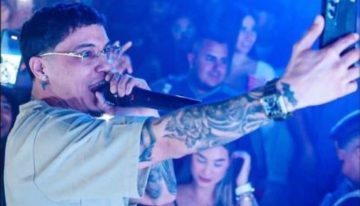 El castigo del ICE a un cantante venezolano que ganó un juicio por su caso de asilo