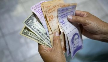 Cómo los venezolanos están protegiendo su dinero ante la constante devaluación del bolívar