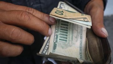 En caída libre: Dólar BCV superó por primera vez la barrera de los 200 bolívares