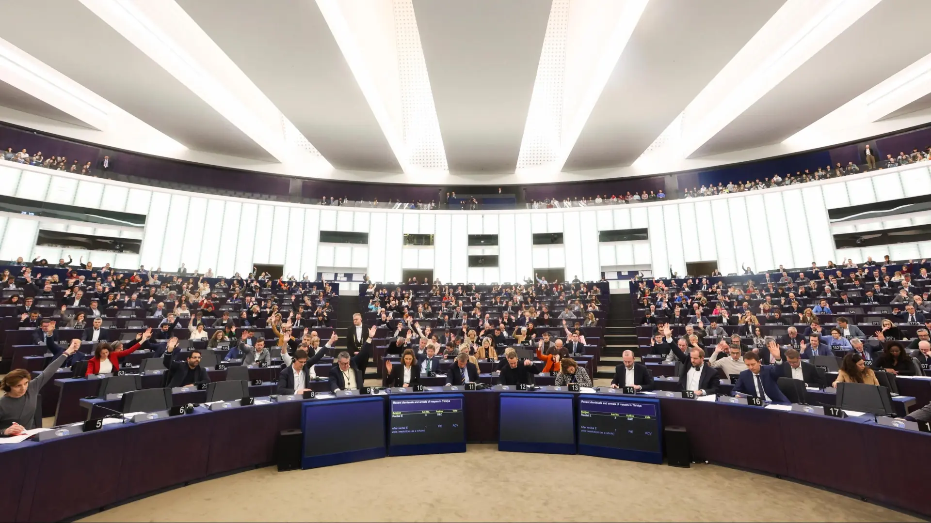 Dos periodistas encarcelados en Georgia y Bielorrusia, ganadores del premio Sajarov del Parlamento Europeo