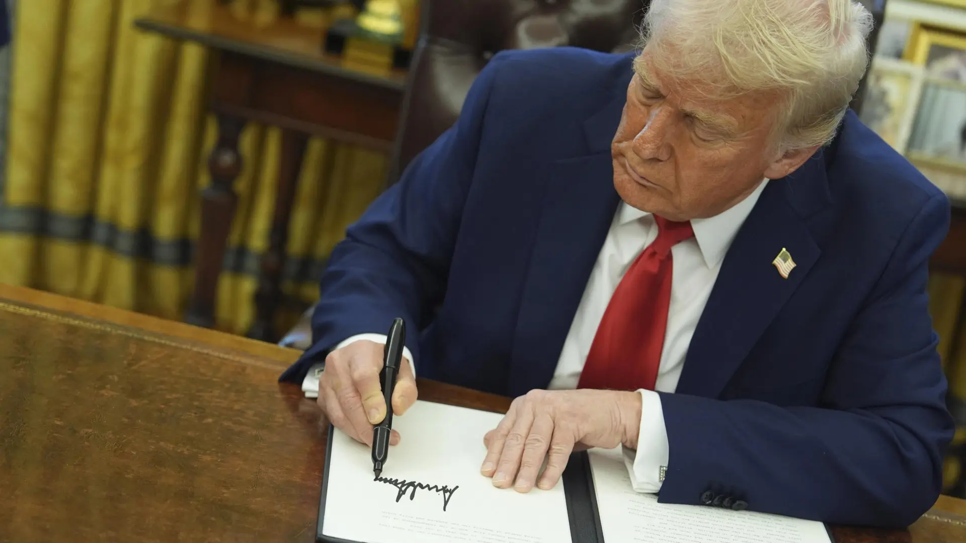 Guerra de Trump a la H-1B y a los extranjeros de Silicon Valley: impone una tasa de 100.000 dólares al visado de empleados cualificados