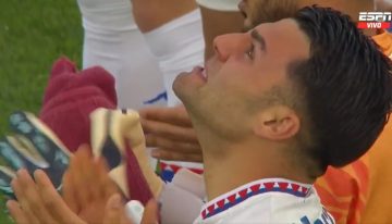 Nacho Russo, el hijo de Miguel, lloró en el minuto de silencio y un rato más tarde metió un gol lleno de emoción