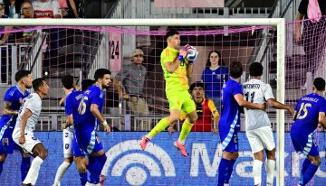 Dibu Martínez se salvó de sufrir su gol más insólito en la Selección: la atajada para agrandar su estadística y acercarse a Chiquito Romero