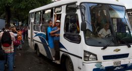Transportistas venezolanos insisten en mantener mesas de diálogo para indexar el pasaje al dólar Transportistas venezolanos insisten en mantener mesas de diálogo para indexar el pasaje al dólar