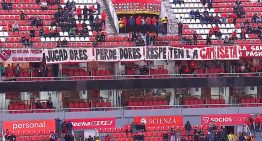 Comida para perros, silbidos y bandera contra los jugadores: asà recibió su gente a Independiente Comida para perros, silbidos y bandera contra los jugadores: asà recibió su gente a Independiente