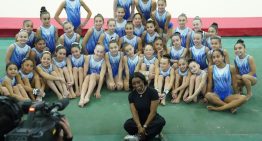 Mágica e inolvidable, Simone Biles le regaló su talento a jóvenes gimnastas en Buenos Aires y se llevó una dosis de argentinidad cuando le pidieron «unos Juegos Olímpicos más»