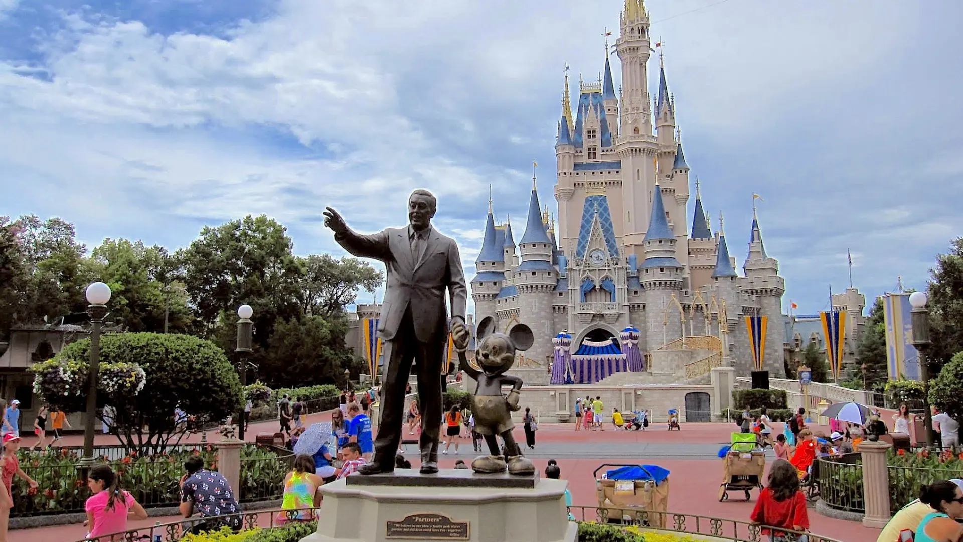Investigan tres muertes ocurridas en Disney World en tan solo 10 dÃas Investigan tres muertes ocurridas en Disney World en tan solo 10 dÃas