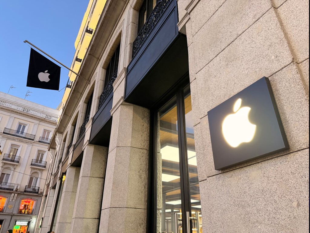 Ver despidos en Apple es raro, pero el día ha llegado. Decenas de puestos de ventas desaparecen para "conectar mejor" con el cliente 