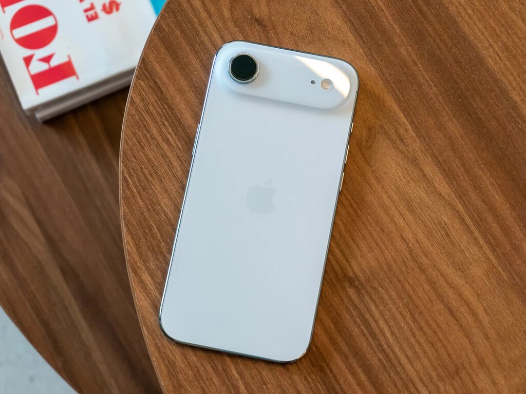 La marcha del diseñador del iPhone Air esconde una realidad incómoda para Apple. Y no tiene que ver con sus ventas