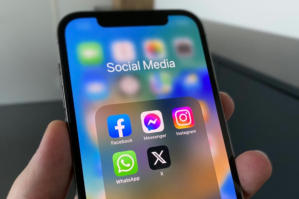 WhatsApp ya permite enviar mensajes y que el destinatario lo reciba en otra app. Pero tiene algo de trampa (de momento) 