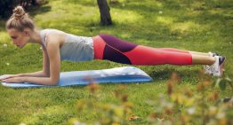 María Giner, entrenadora holística: «La plancha solo consigue un abdomen firme si activas el core, los glúteos y llevas la respiración correctamente»