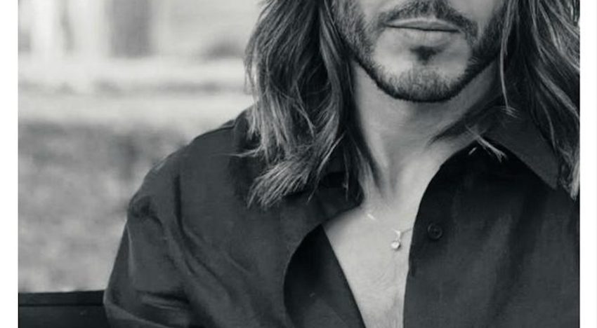 Gabriel Llano, peluquero madrileño: «Lo ideal es cortar las puntas cada 8-12 semanas, no se trata de cortar mucho, sino de mantener la punta sellada y que no se vaya partiendo hacia arriba»