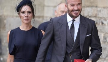 Victoria Beckham viste a Sir David Beckham con su primer chaqué y ella apuesta por su color favorito (y más elegante) en un vestido de invitada infalible