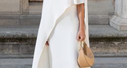 No suelo comprar en H&M, pero he encontrado un vestido capa que podría llevar la reina Letizia a una cena este otoño