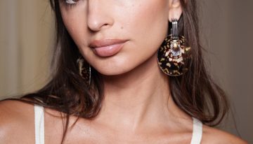 Beatriz Iglesias, maquilladora: «A partir de los 50, usar bases de maquillaje con más cobertura solo envejece y deja aspecto de cansada»